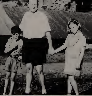 Иегуди в Швейцарии с Замирой и Кровом после примирения с Нолой, 1946