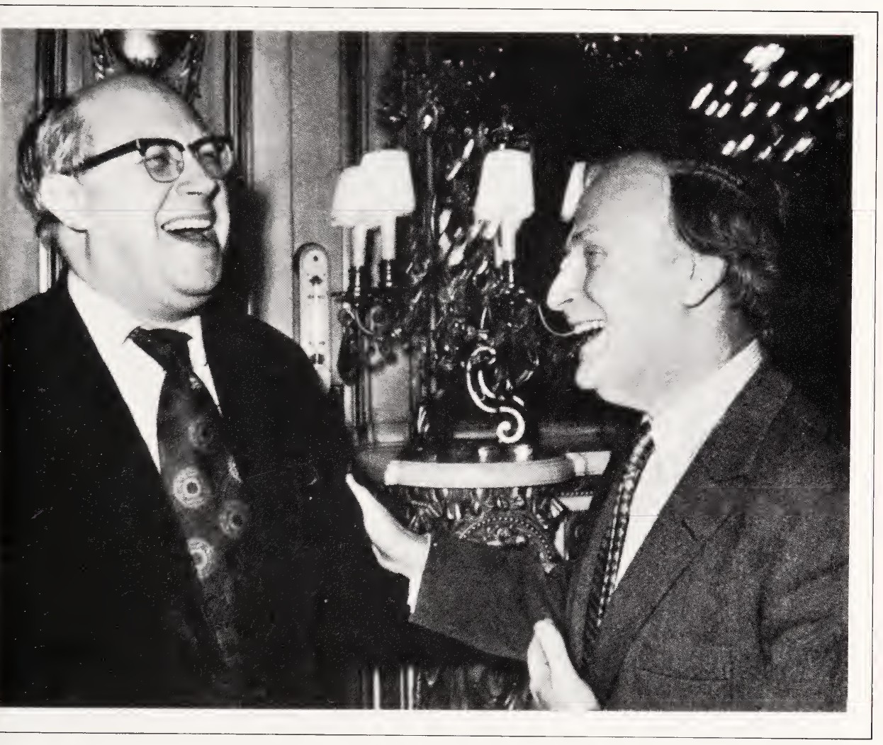 Мстислав Ростропович и Иегуди в Париже на концерте ЮНЕСКО, 1974.