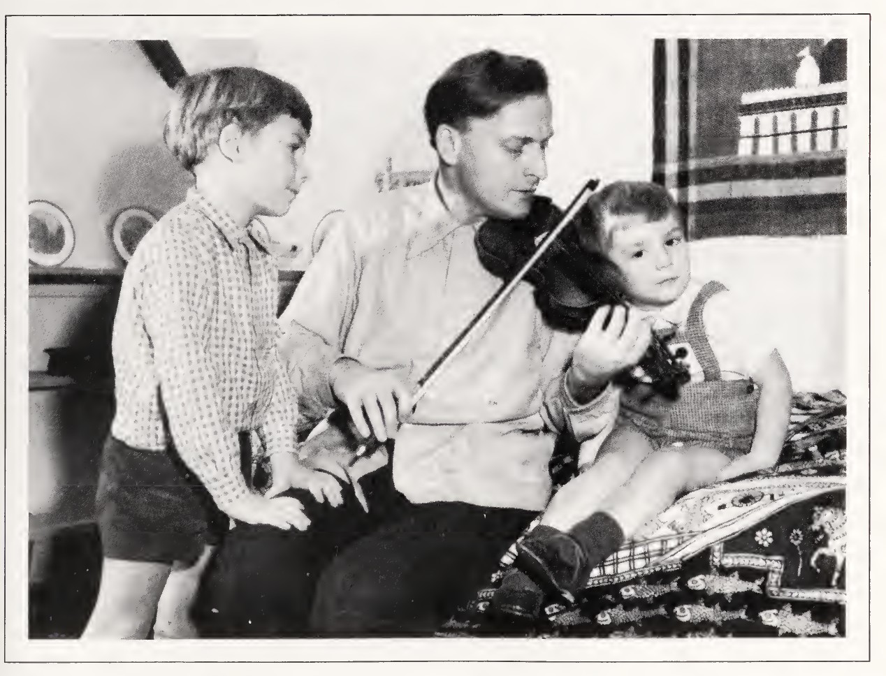 Джерард и Джереми слушают, 1954.